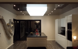 plafond tendu lumineux et laqué gris