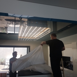 la toile est dépliée  et chauffée avant installation