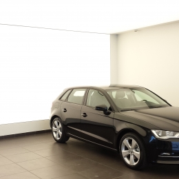 plafond et mur tendu lumineux garage AUDI