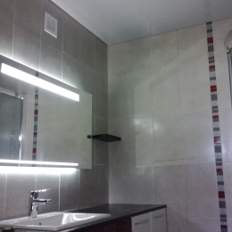 salle de bain blanc laqué