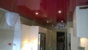 plafond cuisine rouge laqué